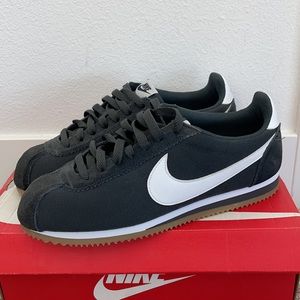 NIKE CORTEZ NYLON SIZE 10.5 (USED)